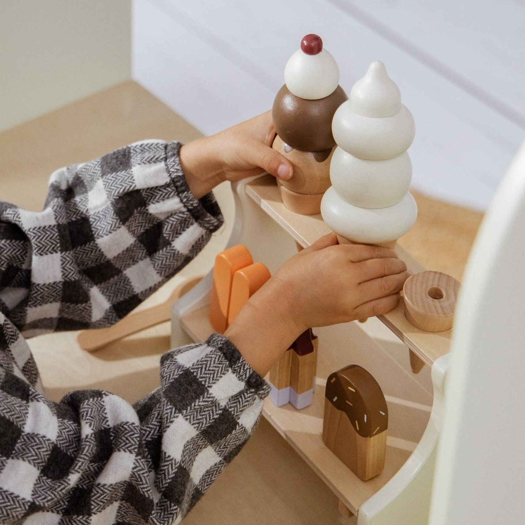 Eisdielen-Spielset aus Holz | Eistüten und Eis am Stiel mit Ständer und Löffel