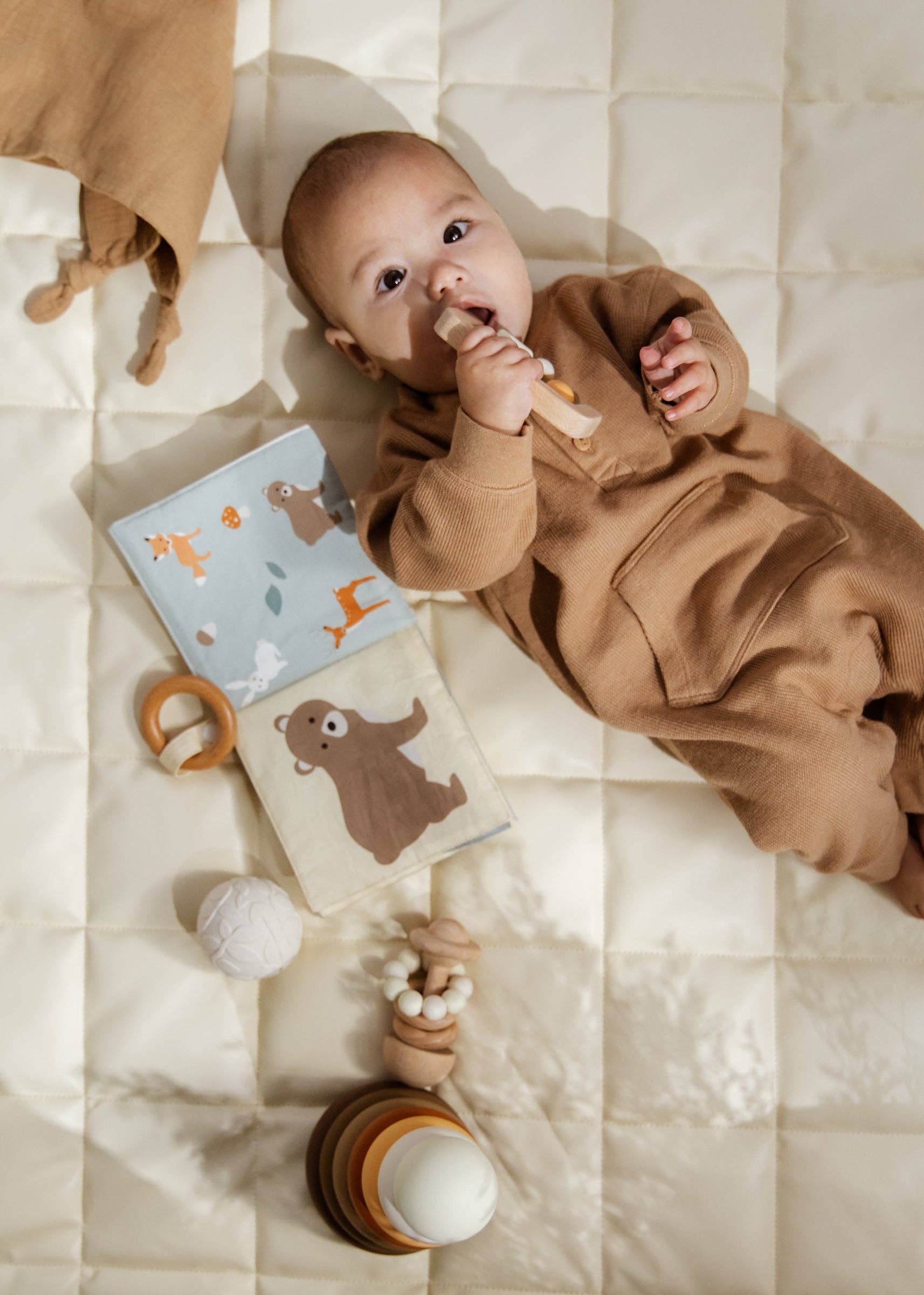 Baby First Toys Geschenkdoos | Met rammelaar, sensorisch boek en stapelspeelgoed